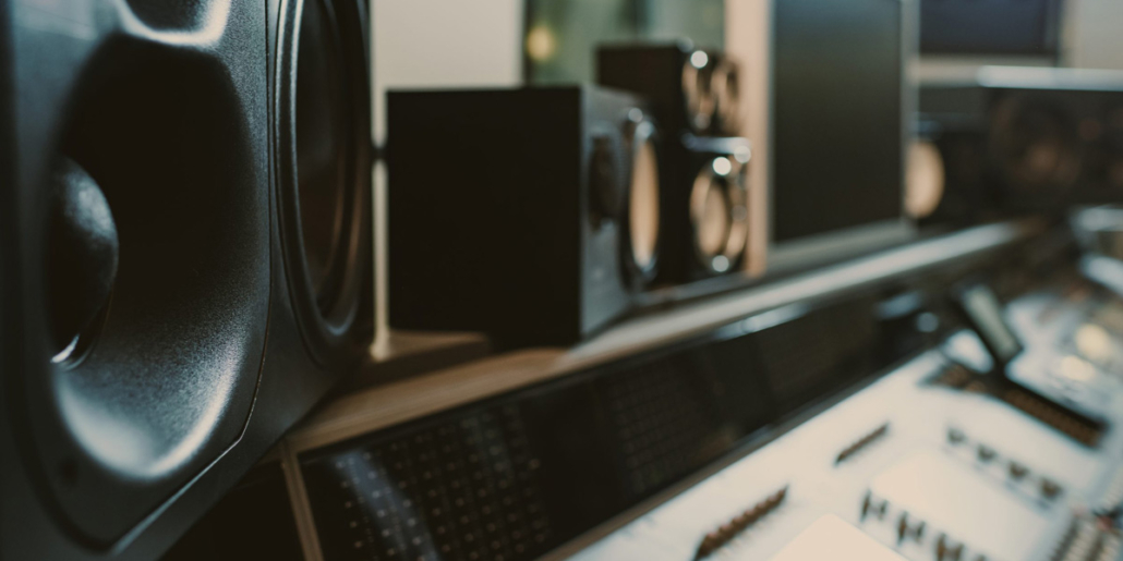 What Is a Flat Studio Monitor Pervurt Blog Beirut, Lebanon